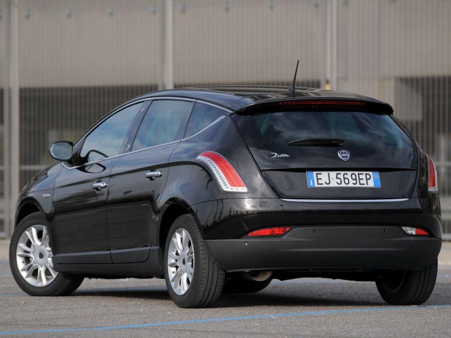  Lancia Delta 2011 года  (фото 15 из 19)